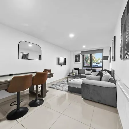 Apartment Three Bedroom By Brookland Serviced Short Lets Leeds With Free Wifi