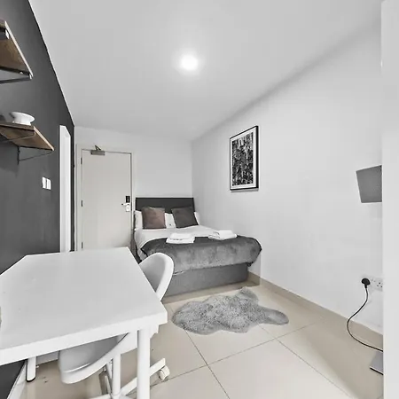 Three Bedroom By Brookland Serviced Short Lets Leeds With Free Wifi * Leeds (West Yorkshire)